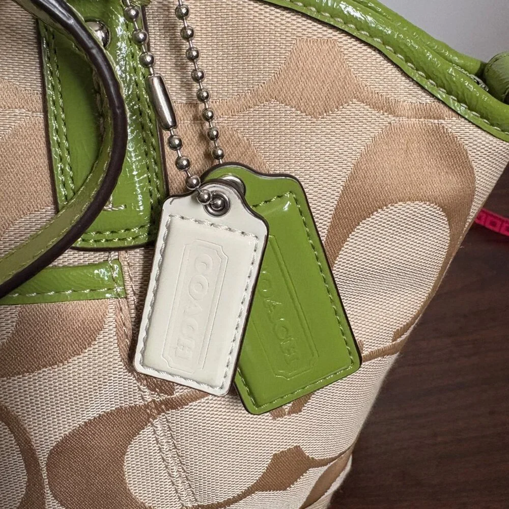 Coach poppy signature